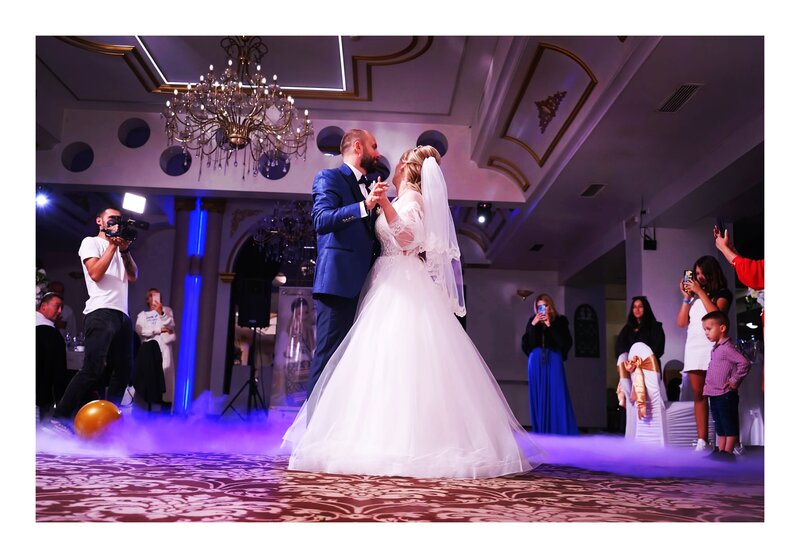 Fotograf, videograf, cabina foto, cameraman, drona, DJ, filmari.